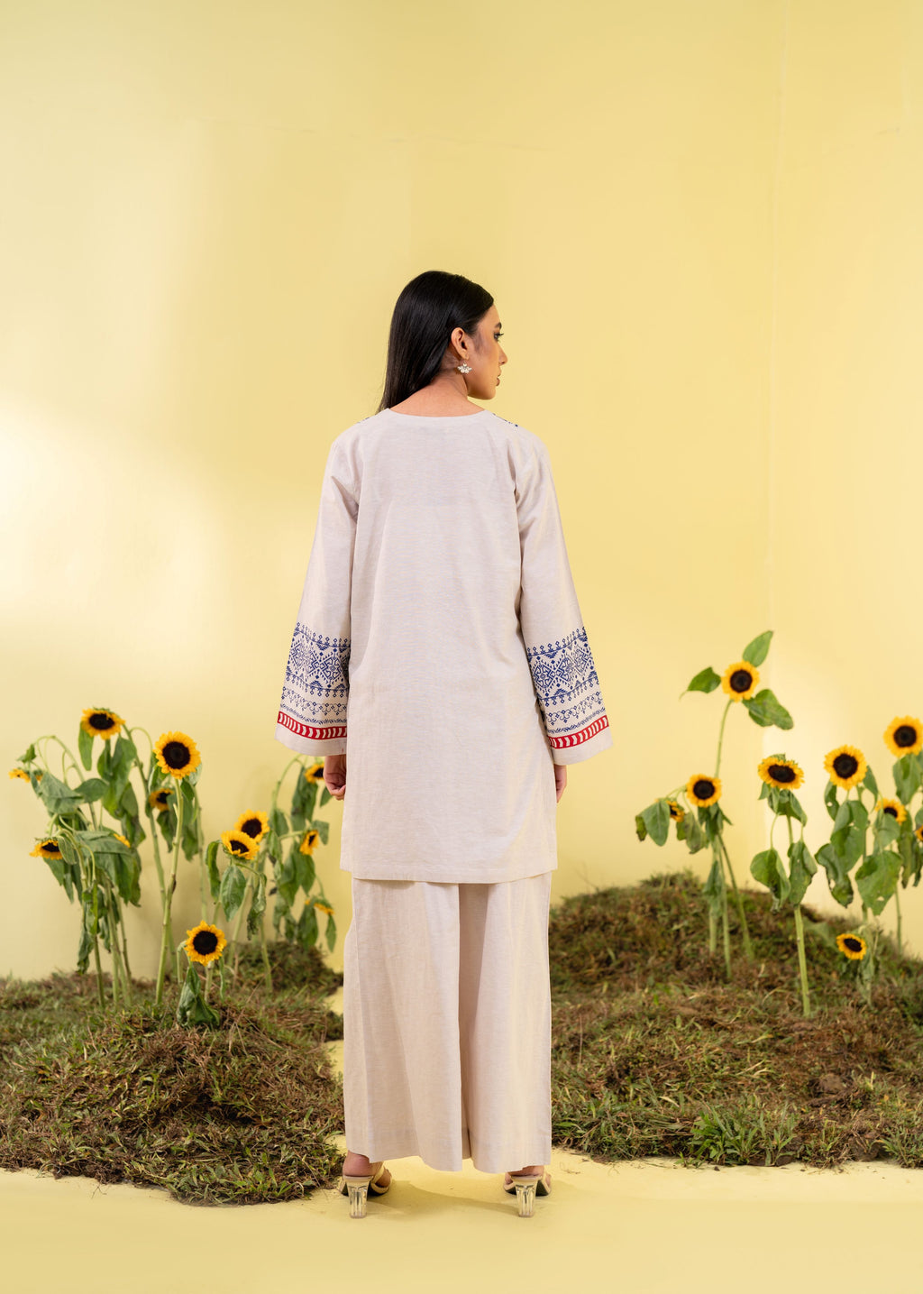 Women's Off White 2 Piece Suit
